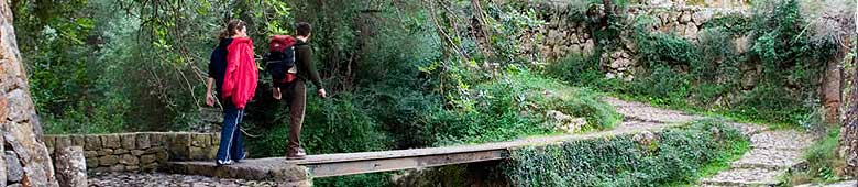 Excursionner � pied - la seule fa&ccedil;on de d�couvrir l'&icirc;le correctement...